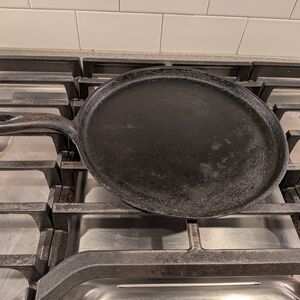 Cast Iron Skillet - Black
